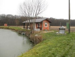 Ribička kuća i jezero