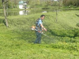 SRD “Česma” Bjelovar - košnja trave oko jezera Vujčevac 20 .travnja 2018. godine