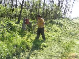SRD “Česma” Bjelovar - košnja trave oko jezera Vujčevac 20 .travnja 2018. godine