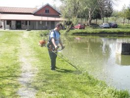 SRD “Česma” Bjelovar - košnja trave oko jezera Vujčevac 20 .travnja 2018. godine