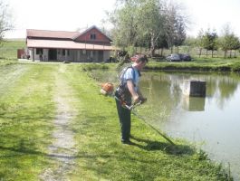 SRD “Česma” Bjelovar - košnja trave oko jezera Vujčevac 20 .travnja 2018. godine