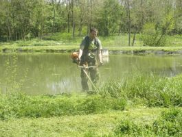 SRD “Česma” Bjelovar - košnja trave oko jezera Vujčevac 20 .travnja 2018. godine