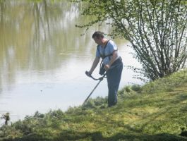 SRD “Česma” Bjelovar - košnja trave oko jezera Vujčevac 20 .travnja 2018. godine