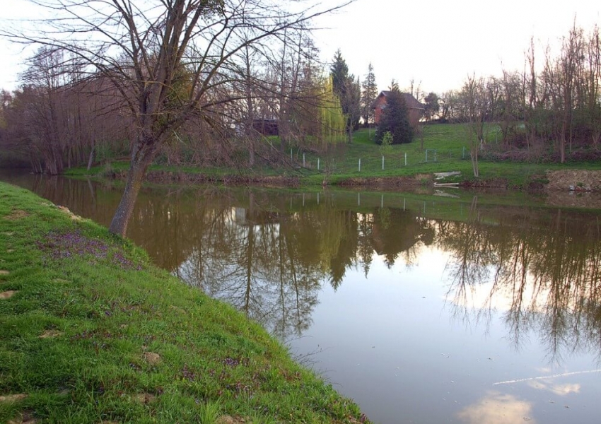 Slike umjetnog jezera